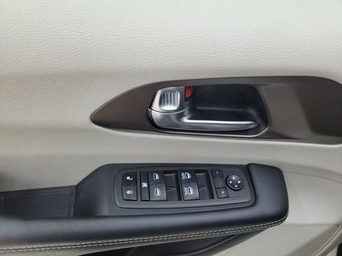 Used 2023 Chrysler Voyager LX FWD image 21
