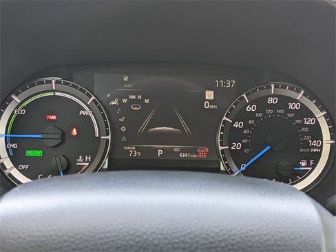 Used 2025 Toyota Highlander XLE image 25