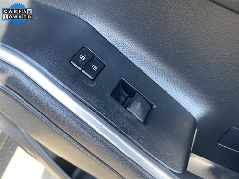 Used 2020 Toyota Highlander LE image 16