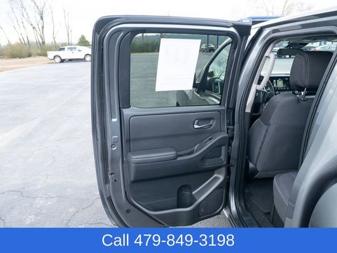 Used 2025 Nissan Frontier SV w/ SV Convenience Package image 11