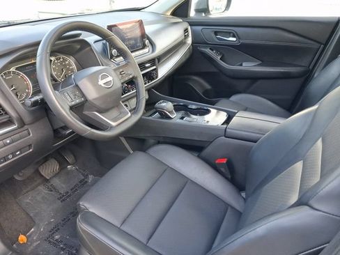 Used 2025 Nissan Rogue SV w/ SV Premium Package FWD image 11