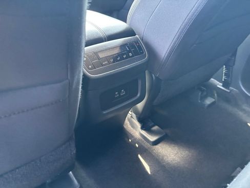 Used 2025 Nissan Pathfinder SV AWD/4WD image 20