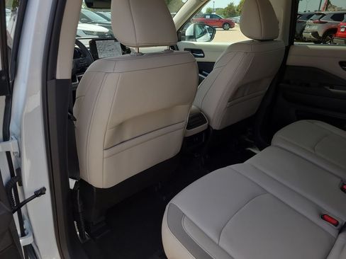 Certified 2025 Nissan Pathfinder SL FWD image 10