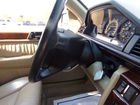 Used 1994 Mercedes-Benz E 320 Convertible image 62