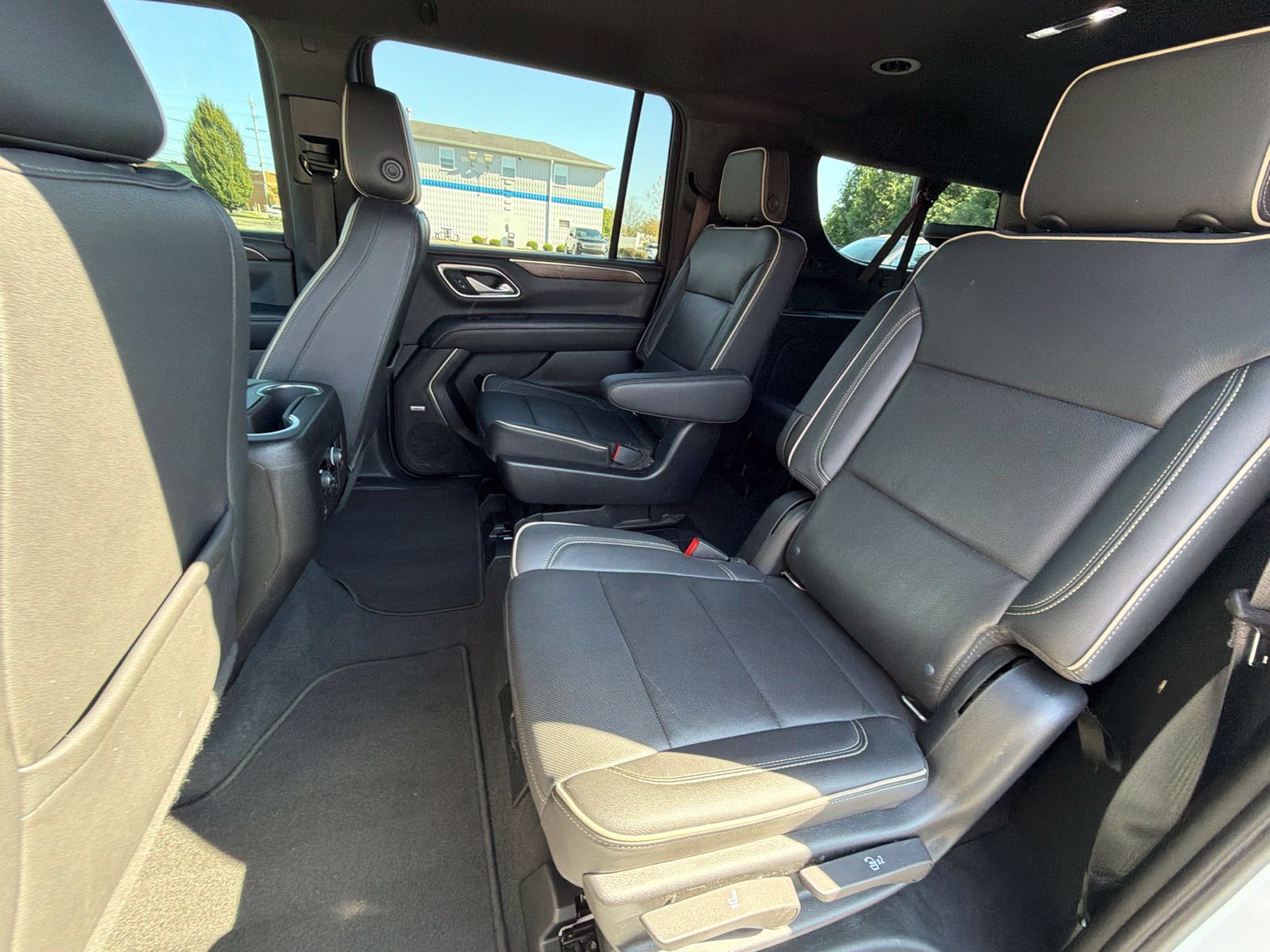 Used 2022 Chevrolet Suburban Premier AWD/4WD image 25