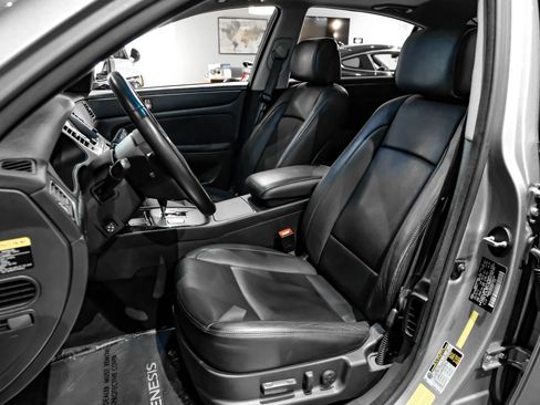 Used 2013 Hyundai Genesis 3.8 w/ Premium Pkg RWD image 27