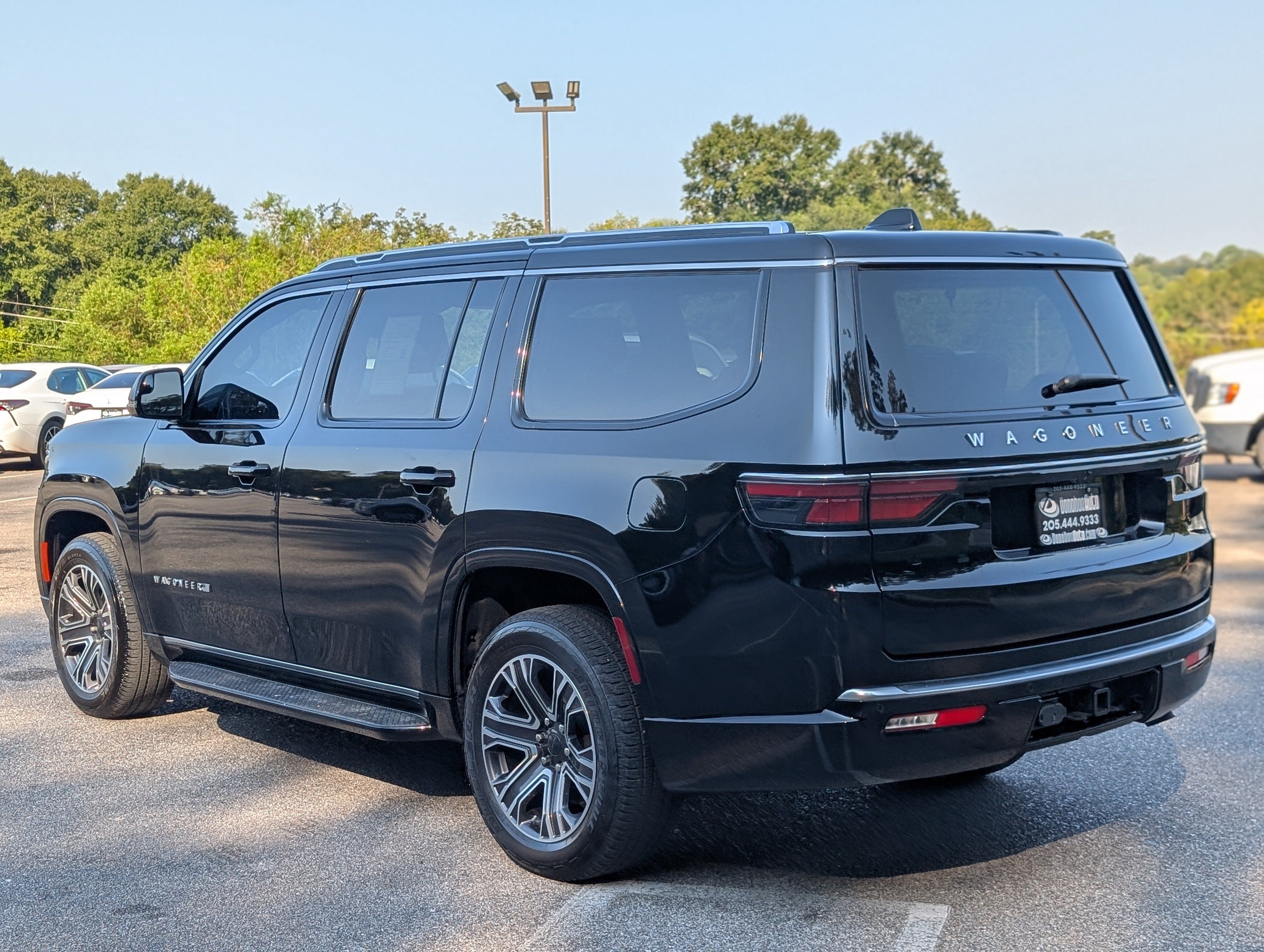 Used 2024 Jeep Wagoneer 4WD w/ Premium Group I image 7