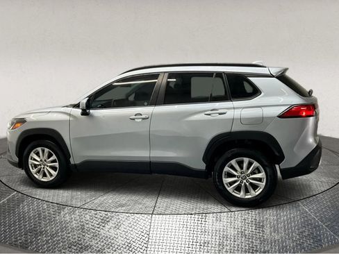 Used 2022 Toyota Corolla Cross LE image 5