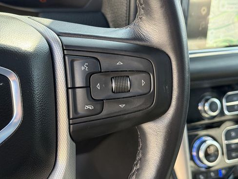 Used 2024 GMC Yukon Denali w/ Advanced Technology Package AWD/4WD image 37