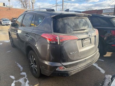 Used 2016 Toyota RAV4 LE image 4