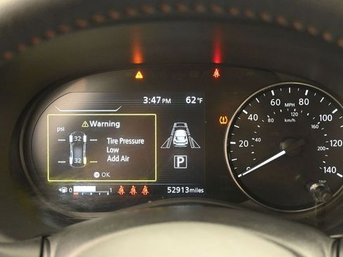 Used 2023 Nissan Kicks SR w/ Interior Electronics Package image 17