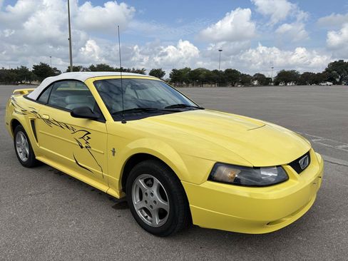 Used 2003 Ford Mustang Convertible RWD image 6