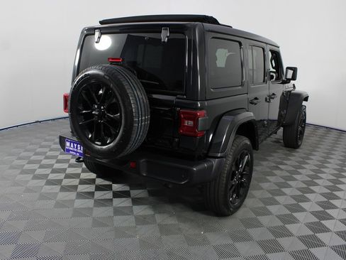 Used 2025 Jeep Wrangler Unlimited Sahara w/ Safety Group AWD/4WD image 23