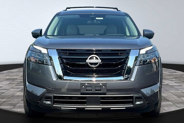 Used 2025 Nissan Pathfinder SV AWD/4WD image 2