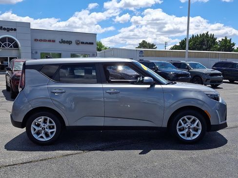 Used 2023 Kia Soul LX w/ Option Group 015 FWD image 7
