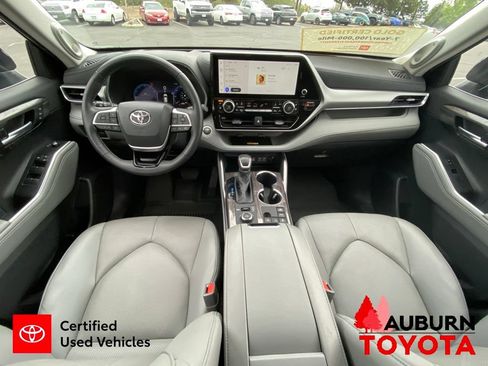Certified 2024 Toyota Highlander Platinum AWD/4WD image 34