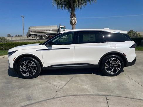 New 2026 Lincoln Nautilus Premier image 2