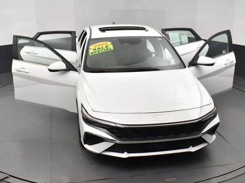 Used 2025 Hyundai Elantra SEL FWD image 10