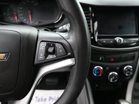 Used 2020 Chevrolet Trax LT w/ LT Convenience Package FWD image 13