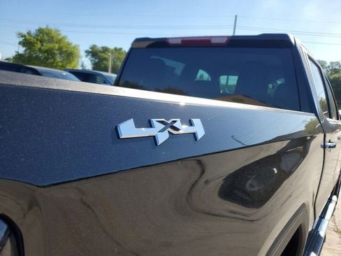 New 2026 GMC Sierra 1500 SLT image 10