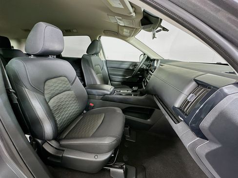 Used 2023 Nissan Pathfinder S image 31