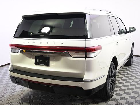 Certified 2022 Lincoln Navigator Reserve w/ Monochromatic Package image 6