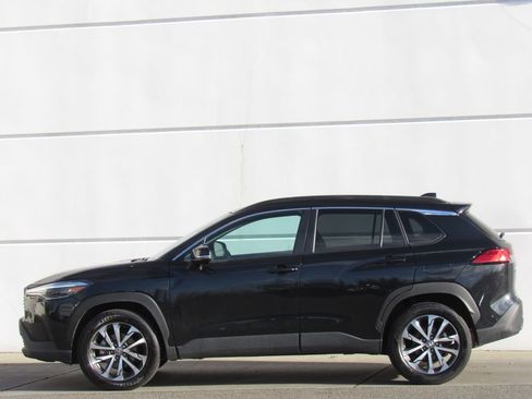 Certified 2024 Toyota Corolla Cross XLE w/ Convenience Package image 4