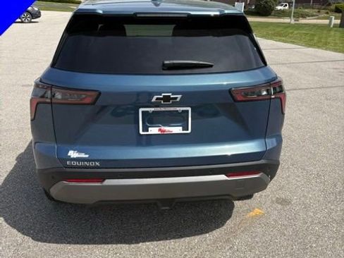 New 2026 Chevrolet Equinox LT w/ Convenience Package II FWD image 4
