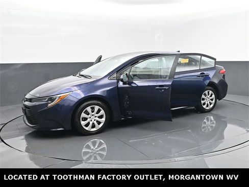 Used 2025 Toyota Corolla LE image 28