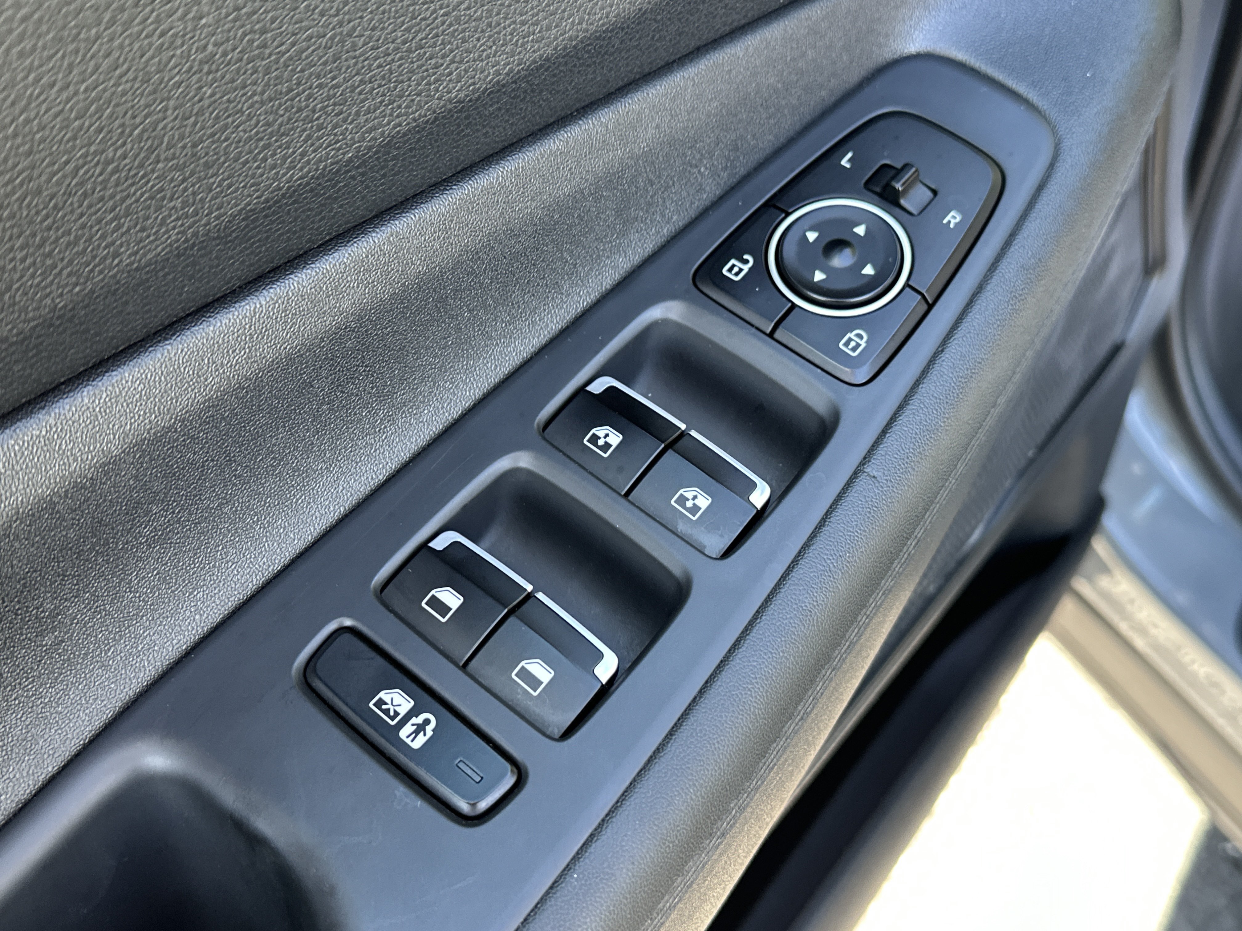 Used 2023 Hyundai Santa Fe SEL FWD image 10