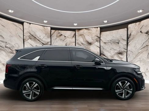 Used 2023 Kia Sorento SX Prestige image 2