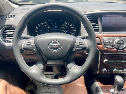 Used 2017 Nissan Pathfinder Platinum w/ Midnight Edition Package FWD image 22