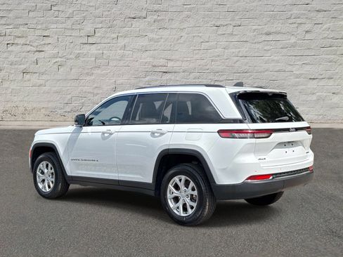 Used 2023 Jeep Grand Cherokee Limited w/ Luxury Tech Group II AWD/4WD image 3