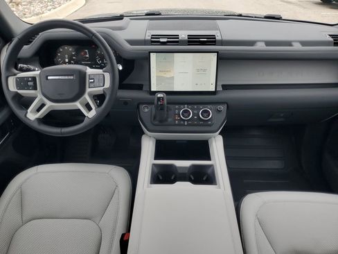 Certified 2025 Land Rover Defender 130 X-Dynamic SE AWD/4WD image 25