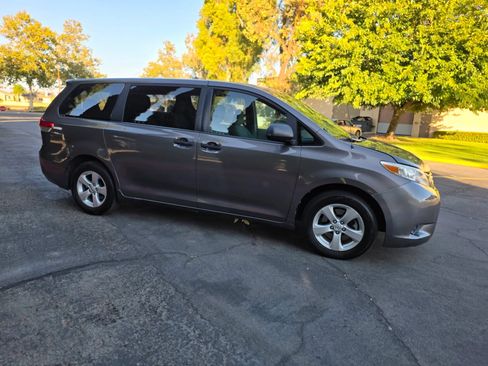 Used 2013 Toyota Sienna L w/ Towing Pkg FWD image 20