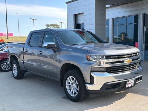 Used 2021 Chevrolet Silverado 1500 LT AWD/4WD image 2