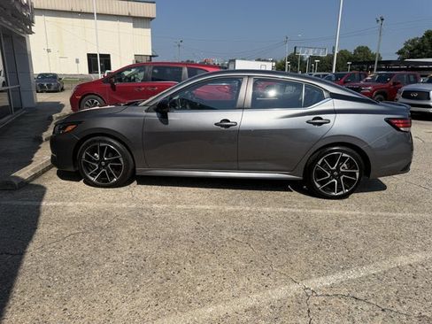 Used 2025 Nissan Sentra SR FWD image 6