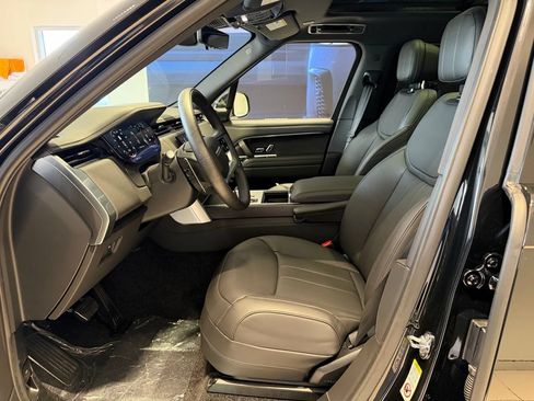 New 2025 Land Rover Range Rover SE AWD/4WD image 8