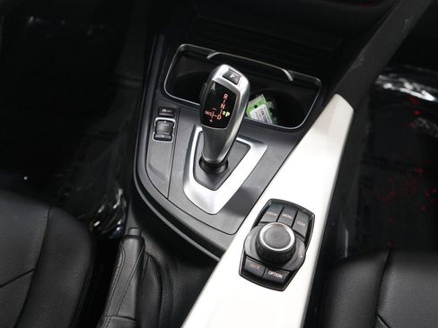 Used 2018 BMW 320i xDrive 320i xDrive image 18