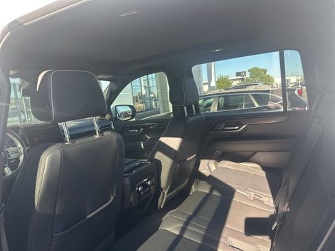 Used 2025 GMC Yukon XL Elevation image 6