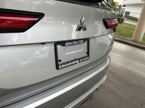 New 2025 Mitsubishi Outlander SE image 19