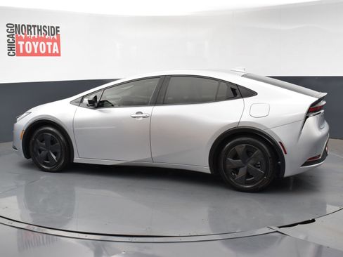 Used 2025 Toyota Prius LE image 2