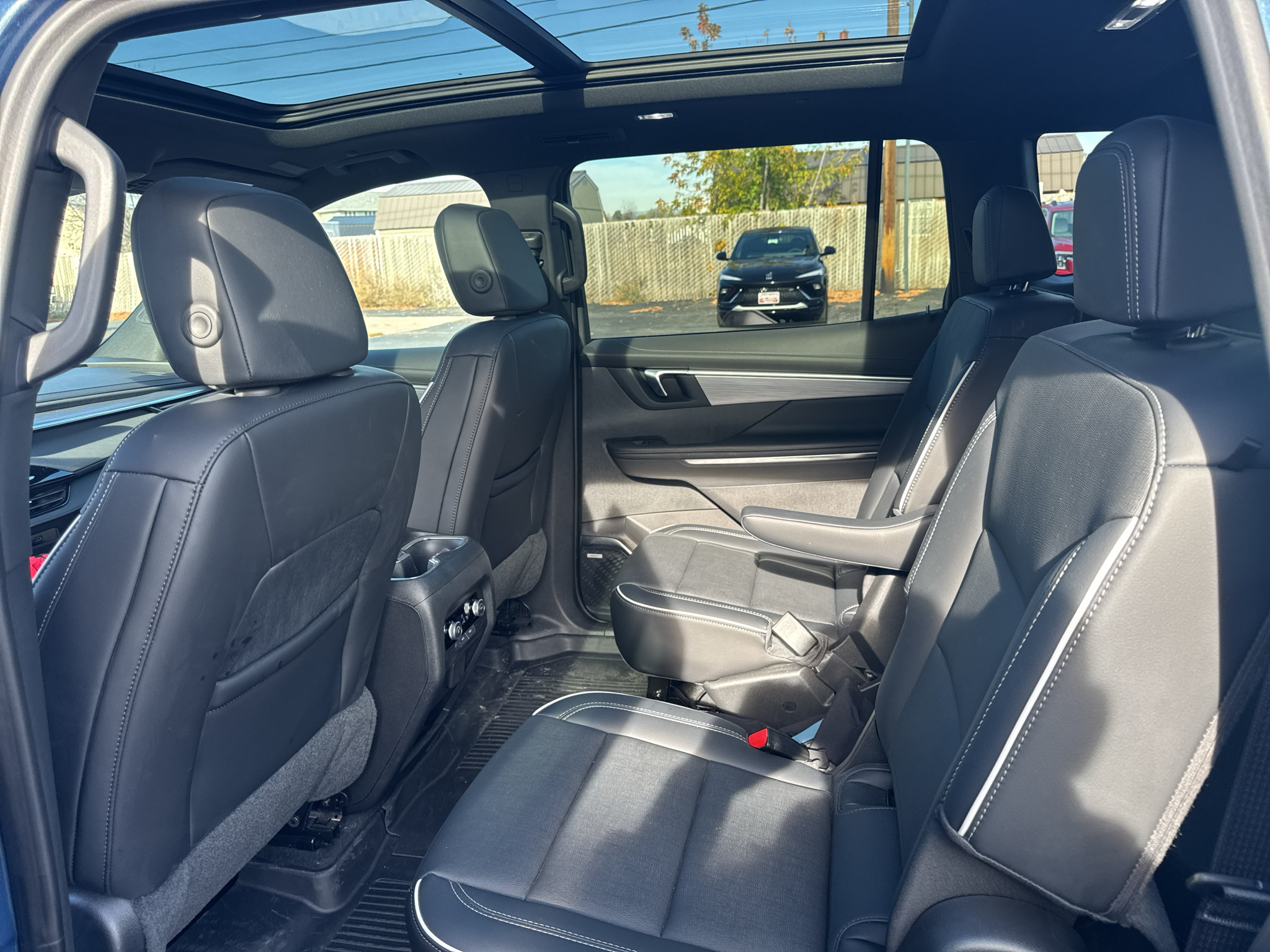 Used 2025 Buick Enclave Preferred w/ Power Package AWD/4WD image 6