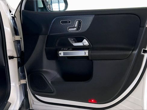 Used 2024 Mercedes-Benz GLB 250 image 20