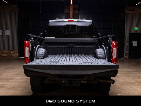 Used 2022 Ford F250 Lariat w/ Black Appearance Package image 8