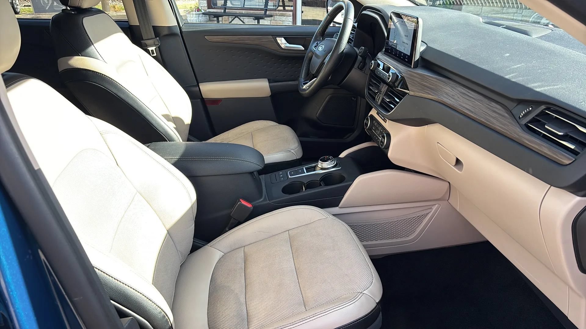 Used 2020 Ford Escape Titanium AWD/4WD image 37