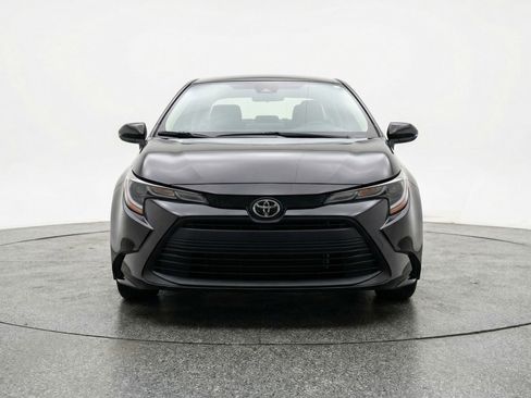 Used 2025 Toyota Corolla LE image 2