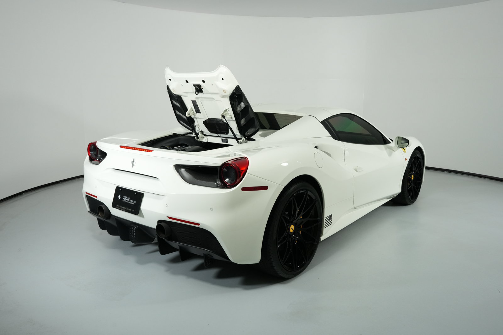 Used 2019 Ferrari 488 Spider RWD image 12
