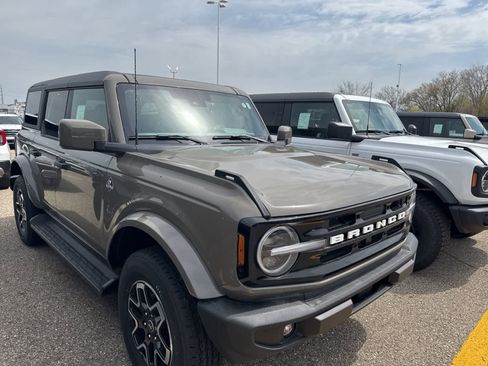 New 2026 Ford Bronco Outer Banks AWD/4WD image 6