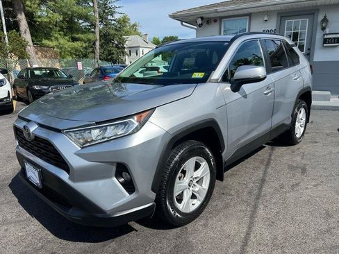Used 2021 Toyota RAV4 XLE FWD image 3